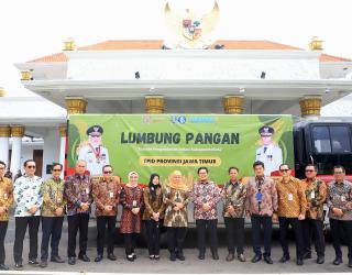 Gubernur Jawa Timur, Khofifah Indar Parawansa, bersama pejabat TPID Jawa Timur, meluncurkan EPIK Mobile untuk mendistribusikan bahan pangan murah demi menjaga stabilitas harga jelang Ramadhan dan Idul Fitri 2025. Program inovatif ini menunjukkan sinergi a