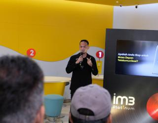 Simple, Next Level, IM3 Platinum hadir sebagai solusi bagi kebutuhan komunikasi modern, menggabungkan teknologi Artificial Intelligence (AI) dengan kehangatan interaksi manusia. (Sumber Foto: Humas Indosat()