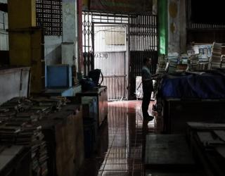 Keheningan Pasar Blauran: Suara Terdengar dari Debu dan Jaring Laba-Laba, Sabtu (17/5/2025). (Foto: Robertus Rizky)