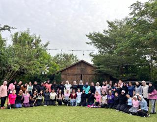Kegiatan rutin Konco Yoga Surabaya hadir setiap Sabtu sore dan Minggu pagi. (Foto: Konco Yoga)