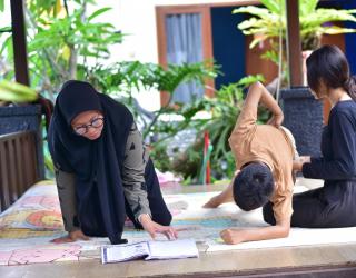 Ageno dan Bahasa yang Akhirnya Menemukan Suaranya