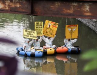 Nestapa Kali Surabaya, Ruang Hidup yang Terlilit Mikroplastik