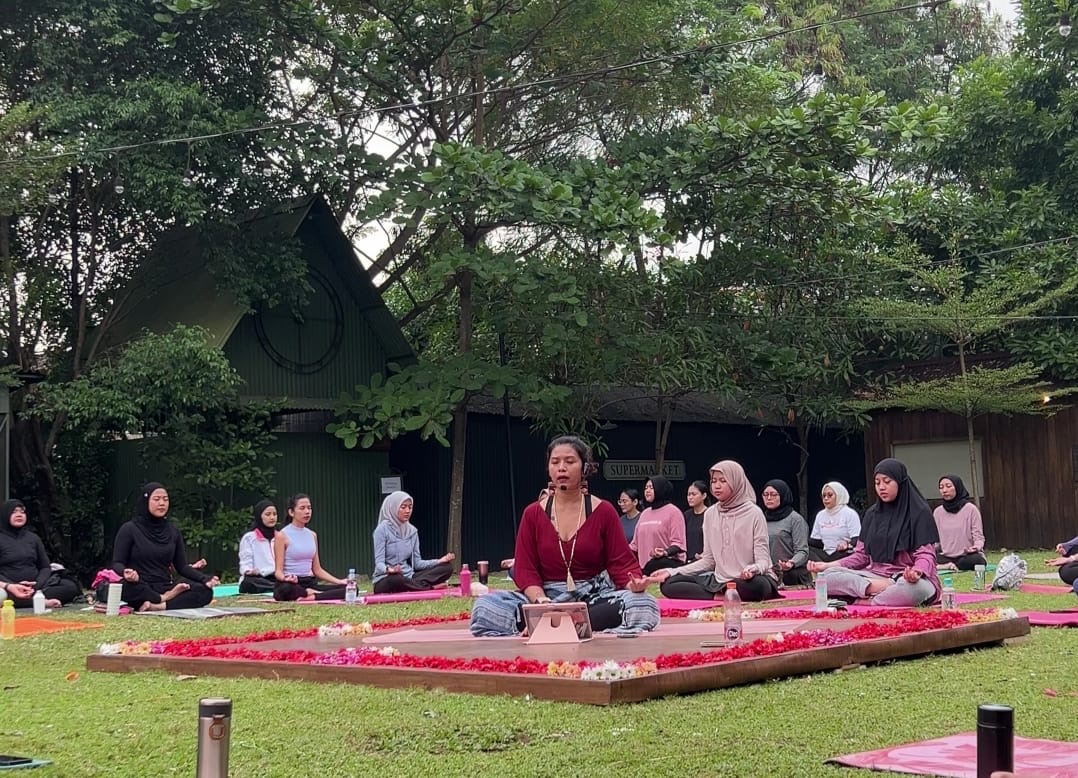 Gaya Hidup Yoga, Sebuah Jembatan Sunyi di Tengah Riuh Dunia