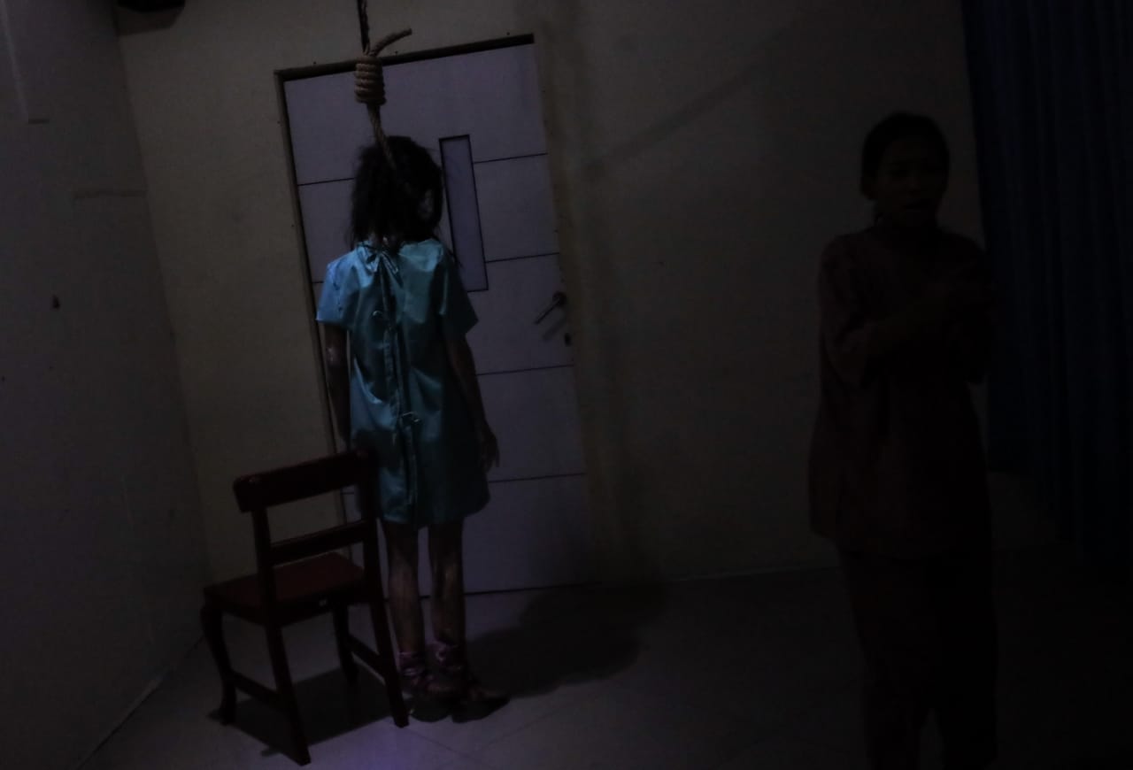 Penampakan 'setan' di rumah sakit astral, di Marvell City Mall, jumat 25/7/25. (Sumber Foto : Robertus Riski)
