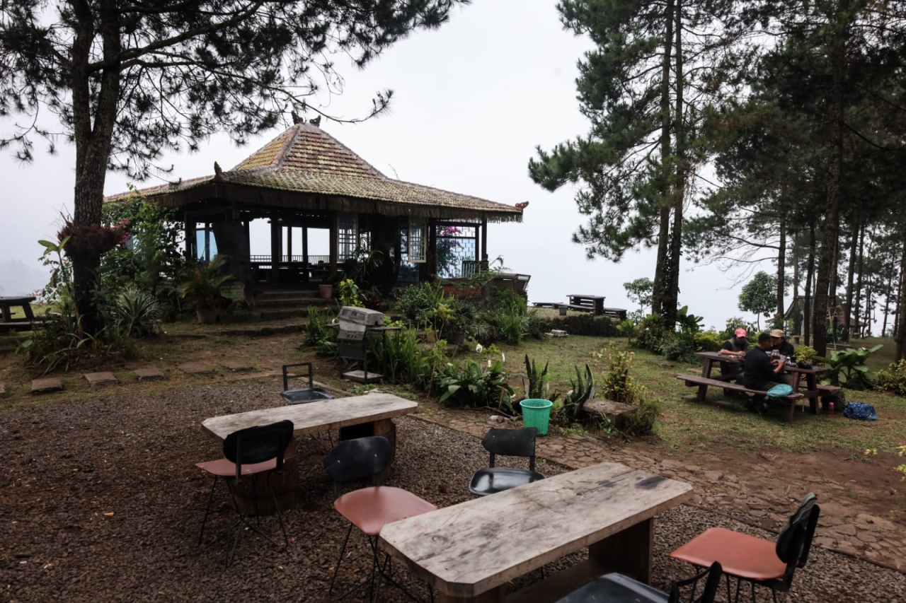 Suasana Jendela Langit di Lereng Gunung Arjuna. (Sumber Foto: Robertus Riski)