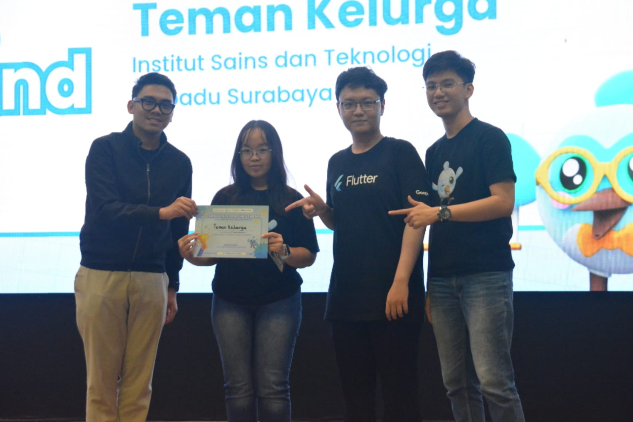 Mahasiswa ISTTS Kembangkan Aplikasi “Teman Keluarga” untuk Lansia