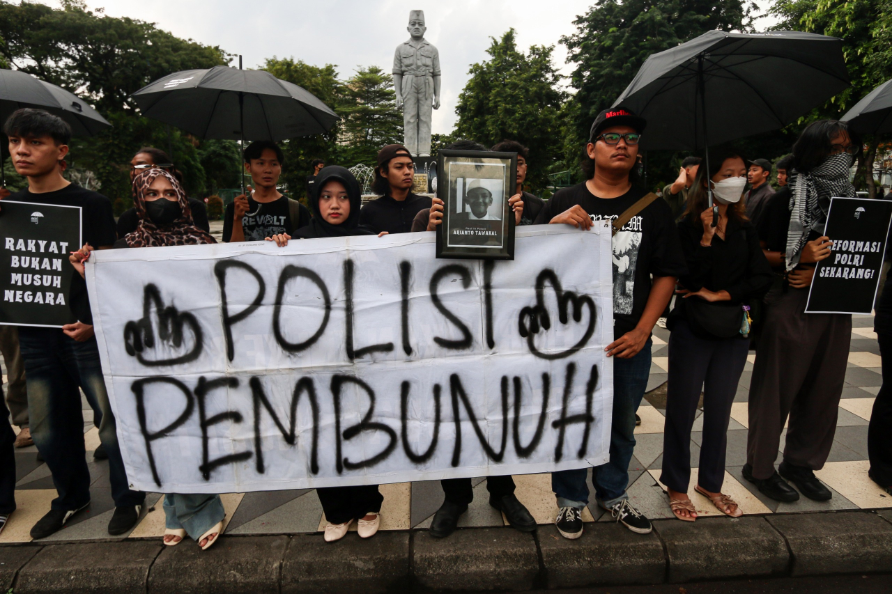 Aksi Kamisan ke-899 di Surabaya Suarakan Keadilan untuk Arianto Tawakal