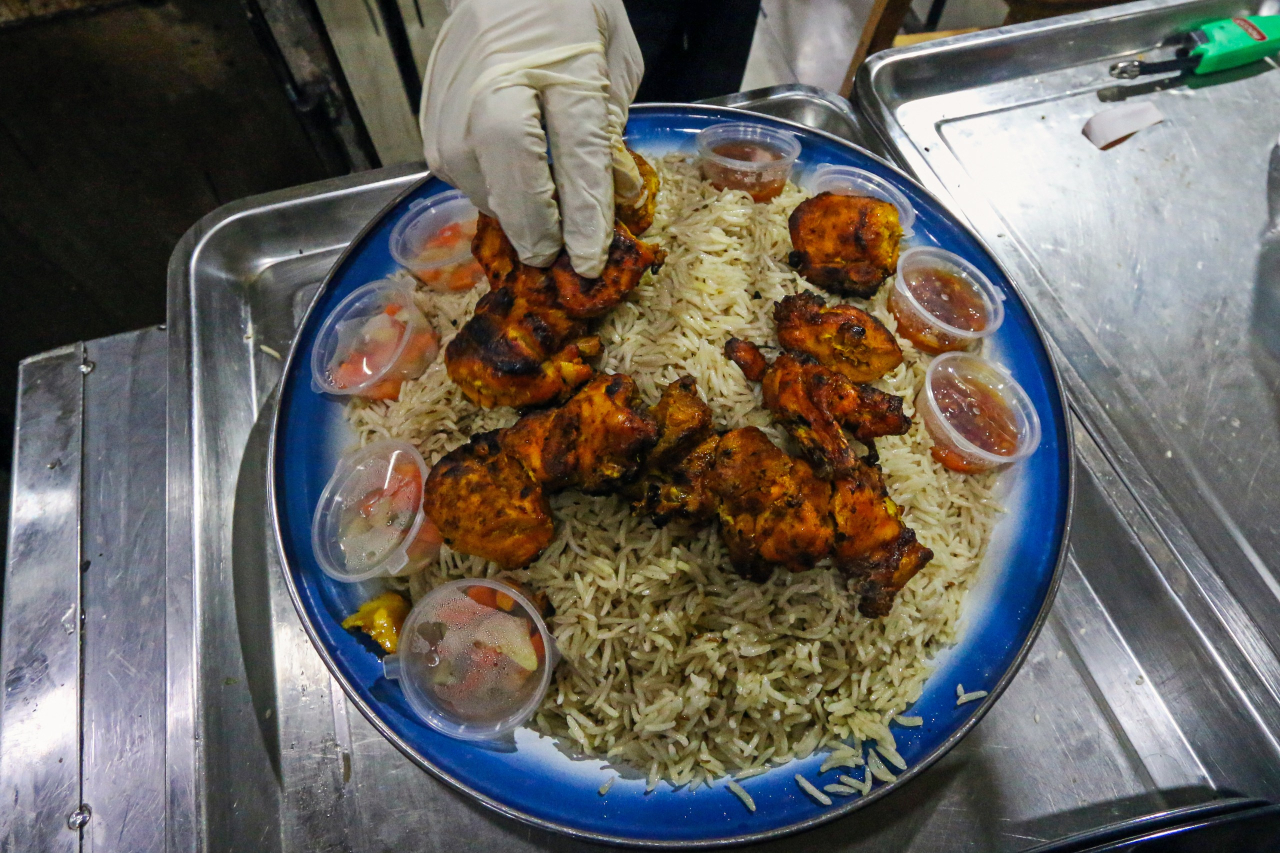 Biryani menjadi menu favorit di Mavo Khan Restaurant, simbol kelezatan sekaligus identitas Pakistan. (Foto: M.Iffan)