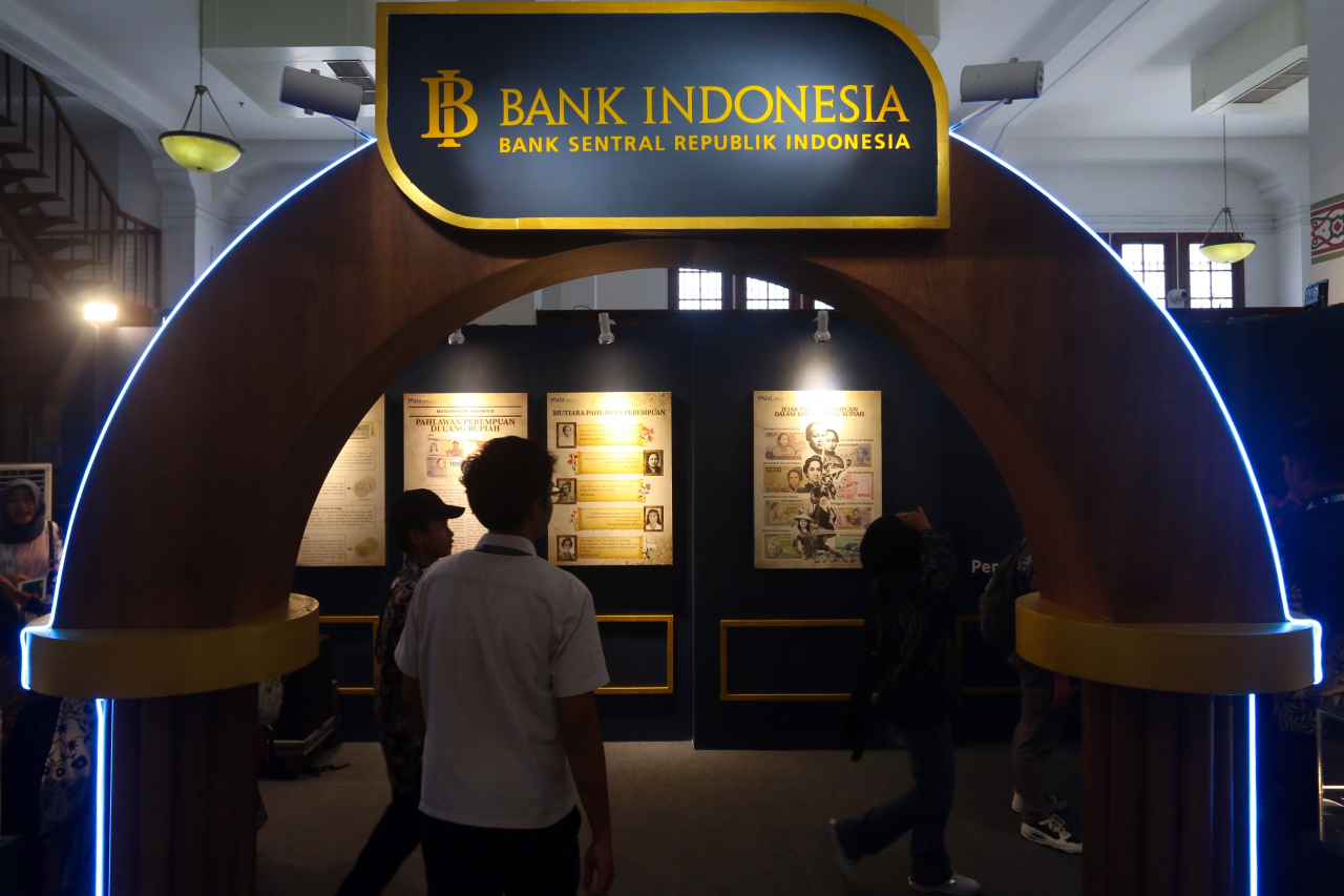 Museum De Javasche Bank Surabaya ramai dikunjungi masyarakat dalam rangkaian Women of Light: Tracing Courage Across Time, Minggu (26/4/2026). Acara yang digelar Bank Indonesia ini mempertemukan sejarah, budaya, dan pemberdayaan ekonomi dalam satu ruang. (Foto: M. Iffan)