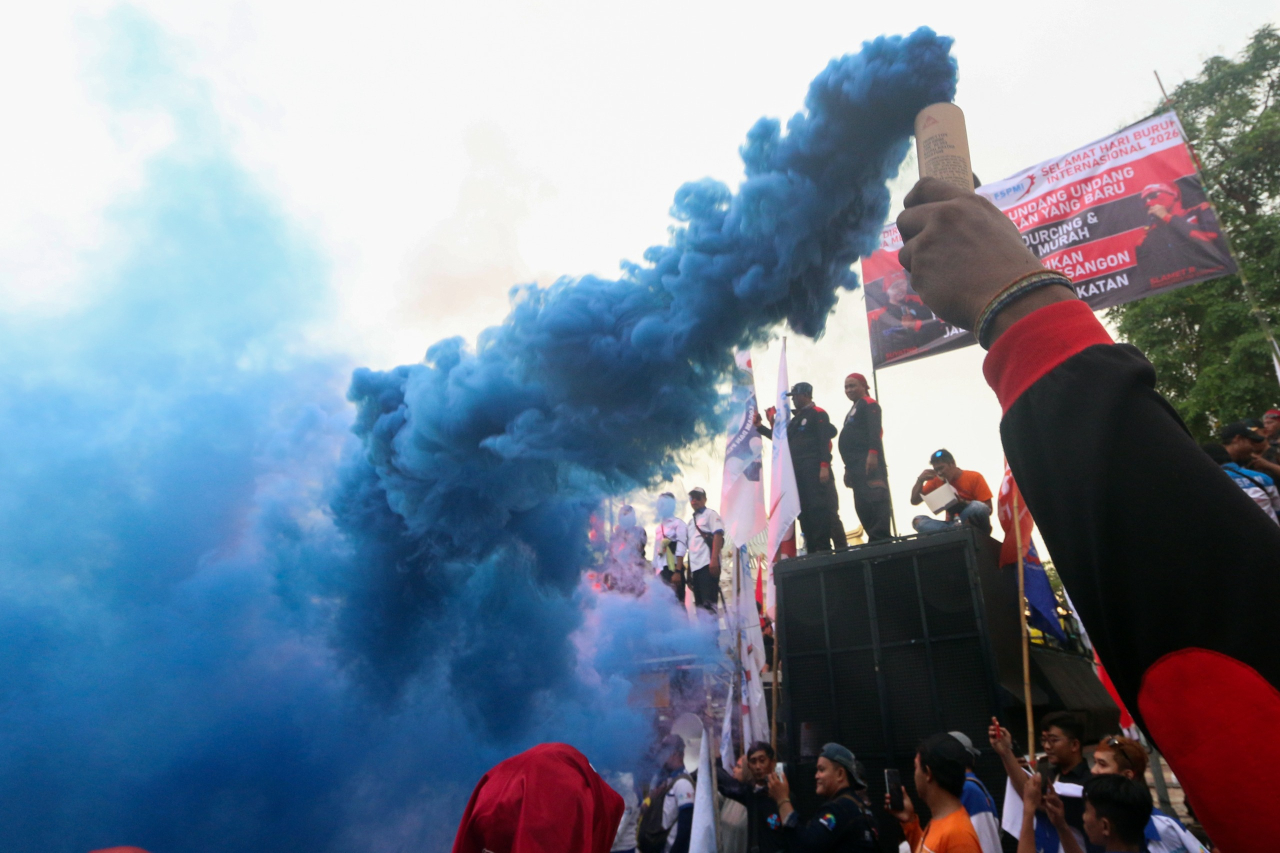 Aksi Hari Buruh di Surabaya menjadi pengingat bahwa perjuangan buruh belum selesai. (Foto: M. Iffan)