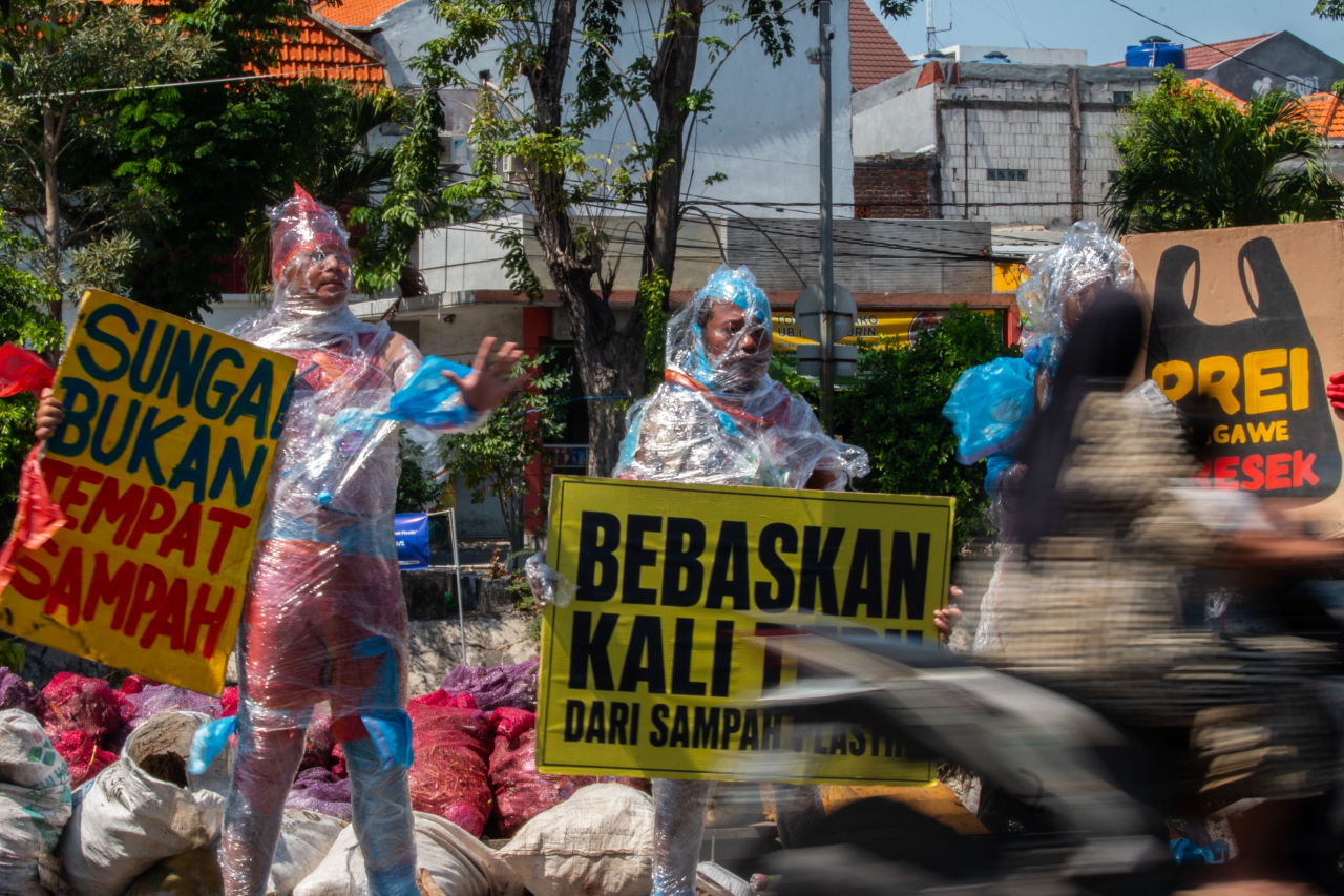 Kali Tebu Terseret Sampah Plastik, Ikan Menghilang dan Tinggal Cerita bagi Generasi Mendatang