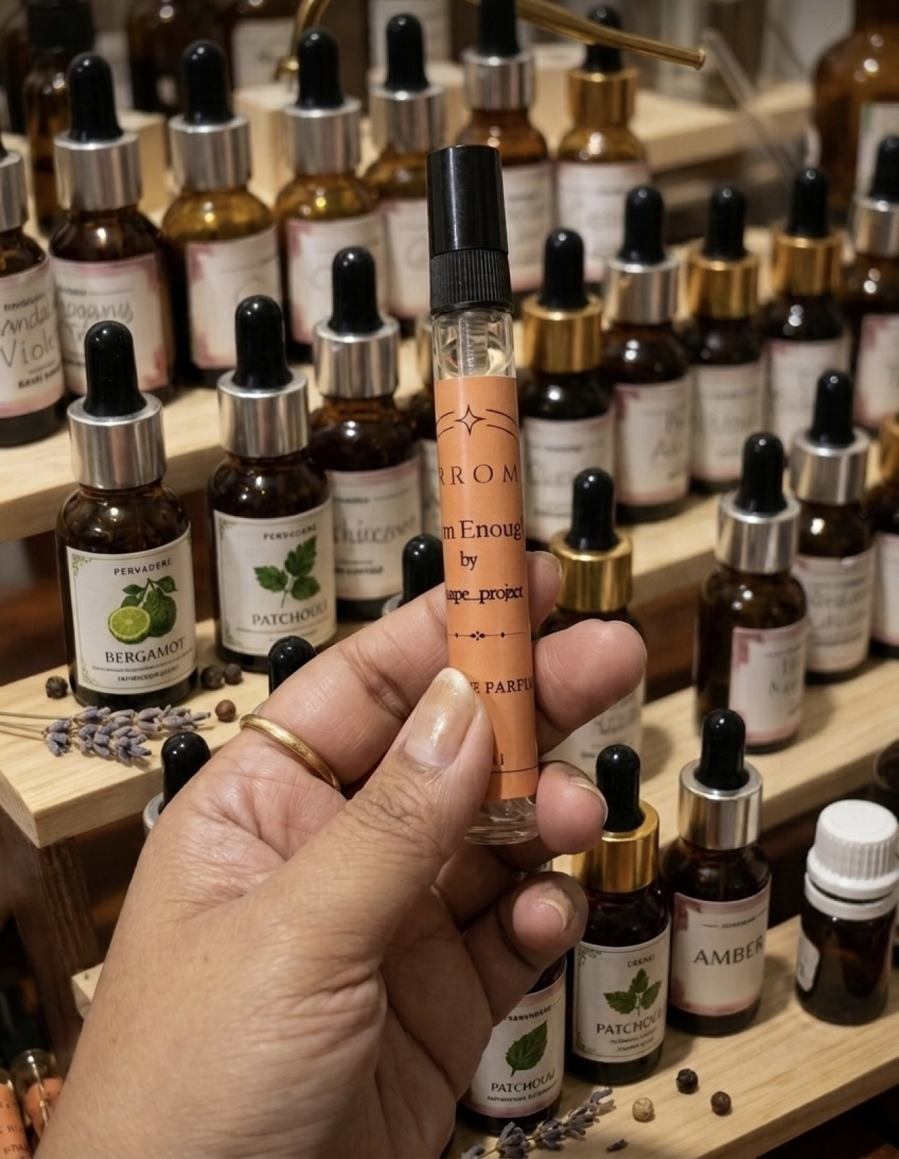 Parfum Bukan Sekadar Wangi: Seni dan Sains Menemukan Signature Scent yang Tepat