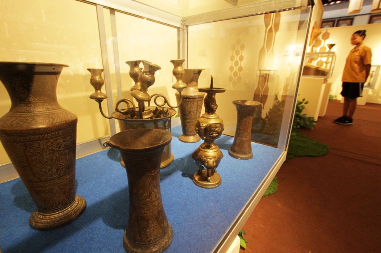 Pameran terbuka pertama Galeri Kelsapa menghadirkan batu bata 1899 hingga monstrans, mengajak umat dan publik mengenang perjalanan gereja tertua di Surabaya. (Sumber Foto: Patrick L)